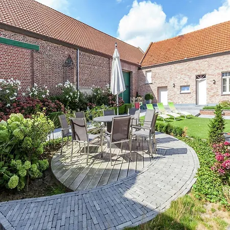 Large Overlooking The Sunny Courtyard With Fountain * Le Bizet