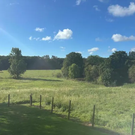 Large Overlooking The Sunny Courtyard With Fountain * Le Bizet