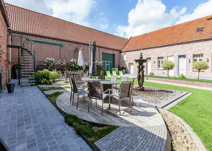 Holiday home Large Overlooking The Sunny Courtyard With Fountain *